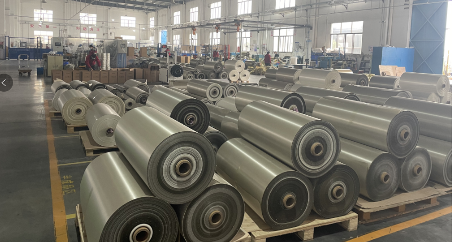 攜手跨越巔峰,鑄就湖北中天云母?jìng)髌? title=