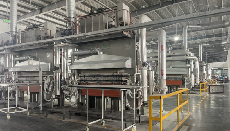 攜手跨越巔峰,鑄就湖北中天云母?jìng)髌? title=